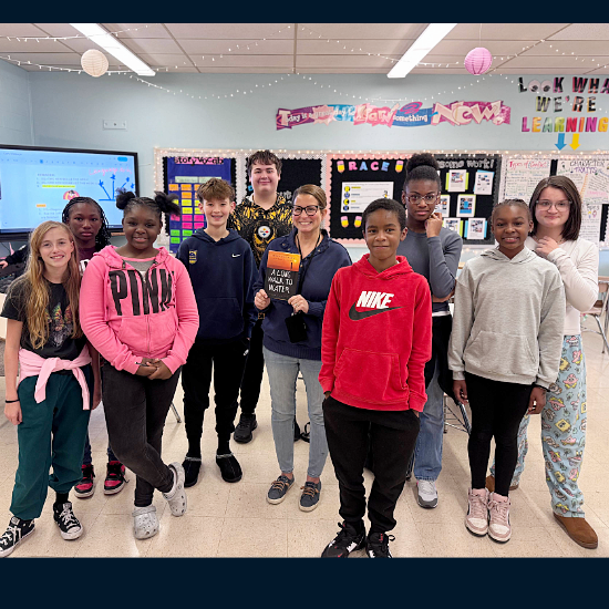  Rebecca Anselmo with her class in a group photo